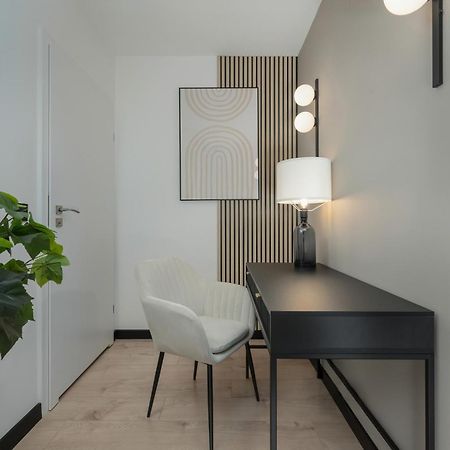 Wroclavia Apartments Dyrekcyjna By Noclegi Renters ヴロツワフ エクステリア 写真