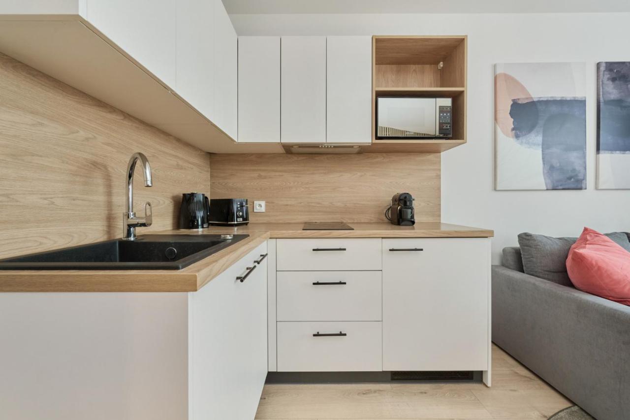 Wroclavia Apartments Dyrekcyjna By Noclegi Renters ヴロツワフ エクステリア 写真