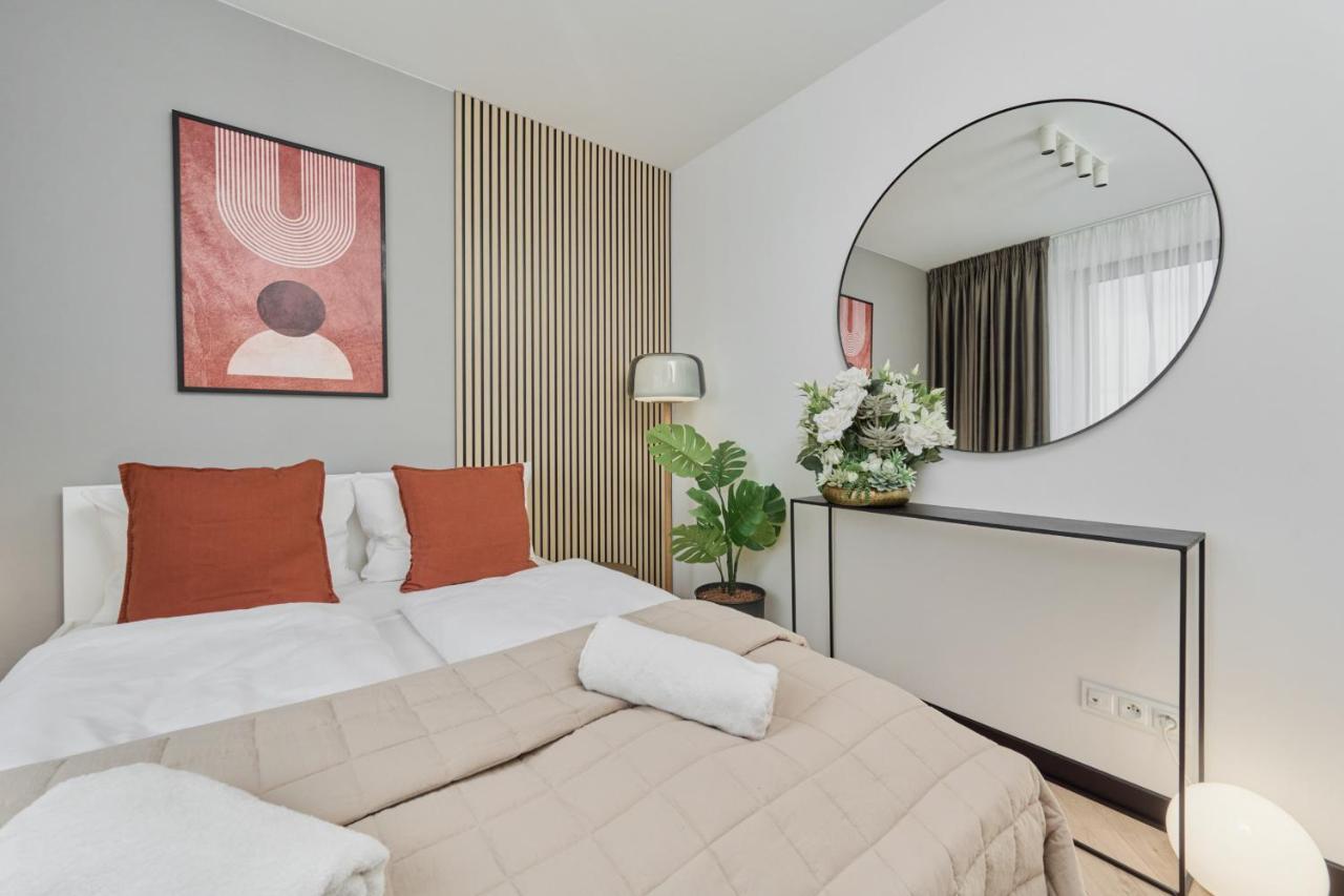 Wroclavia Apartments Dyrekcyjna By Noclegi Renters ヴロツワフ エクステリア 写真