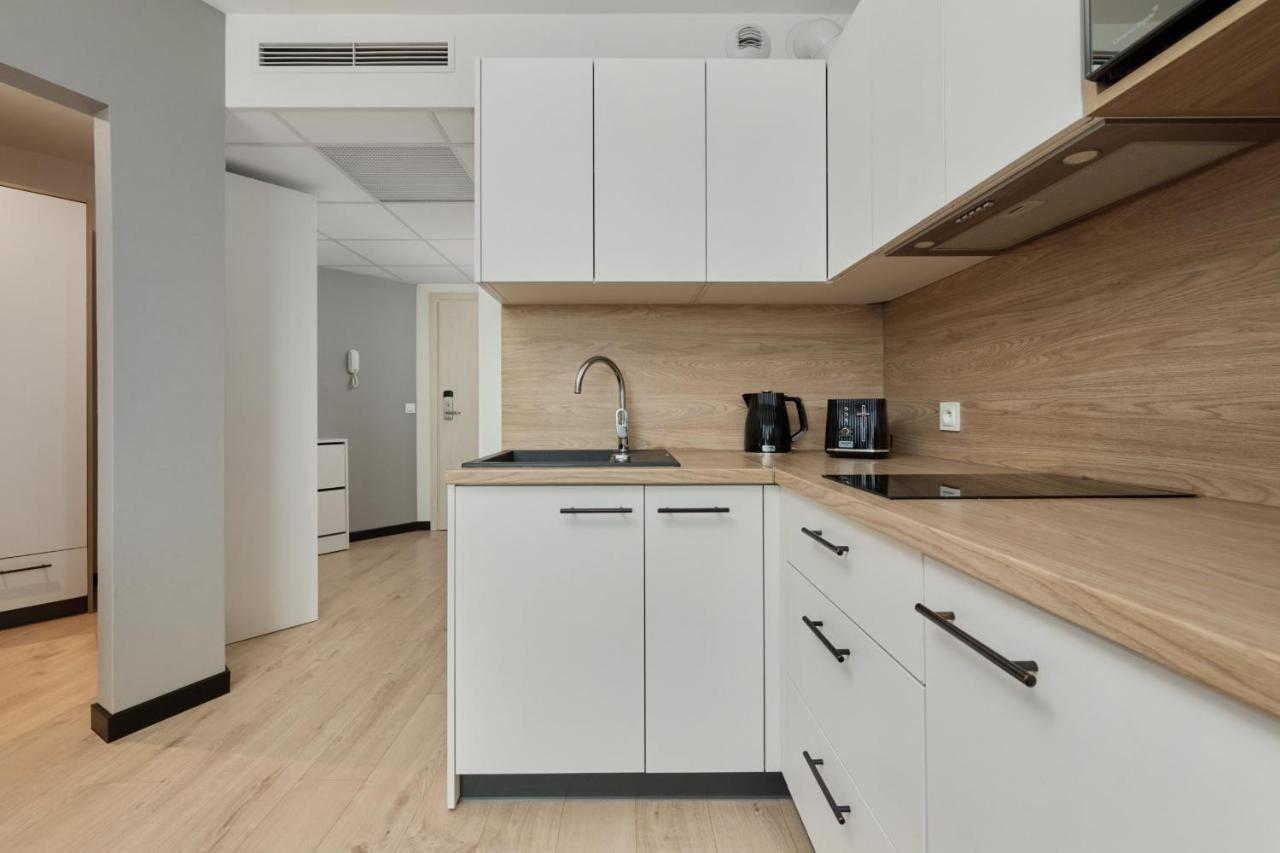 Wroclavia Apartments Dyrekcyjna By Noclegi Renters ヴロツワフ エクステリア 写真