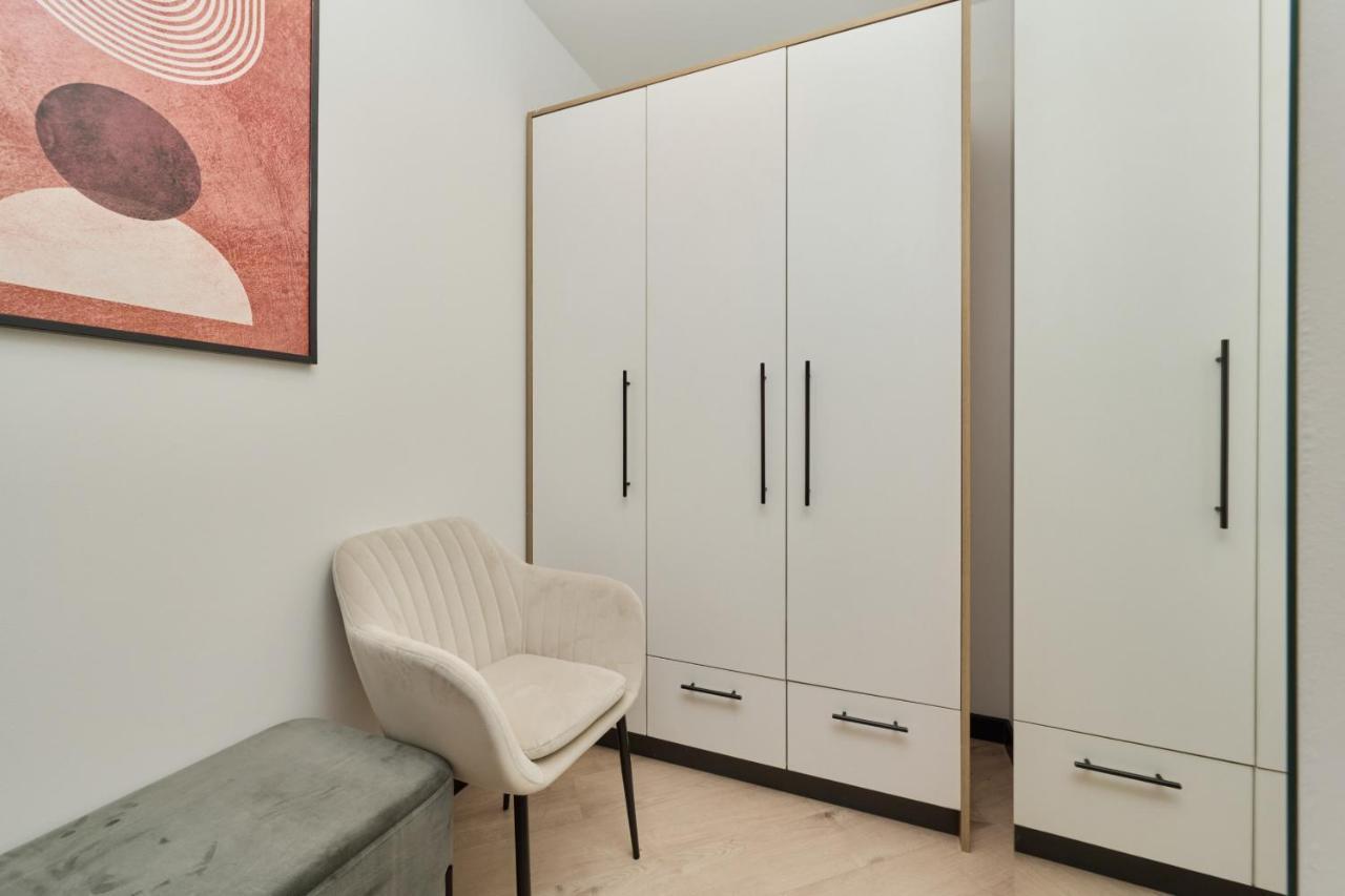 Wroclavia Apartments Dyrekcyjna By Noclegi Renters ヴロツワフ エクステリア 写真