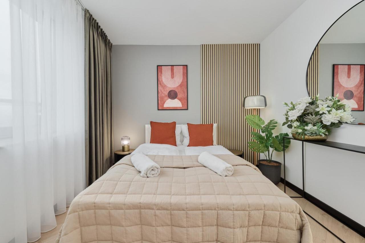 Wroclavia Apartments Dyrekcyjna By Noclegi Renters ヴロツワフ エクステリア 写真