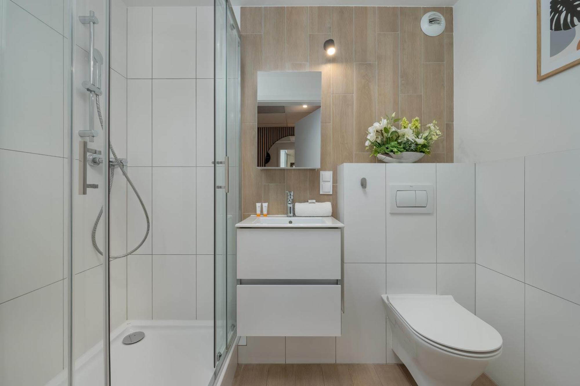 Wroclavia Apartments Dyrekcyjna By Noclegi Renters ヴロツワフ エクステリア 写真