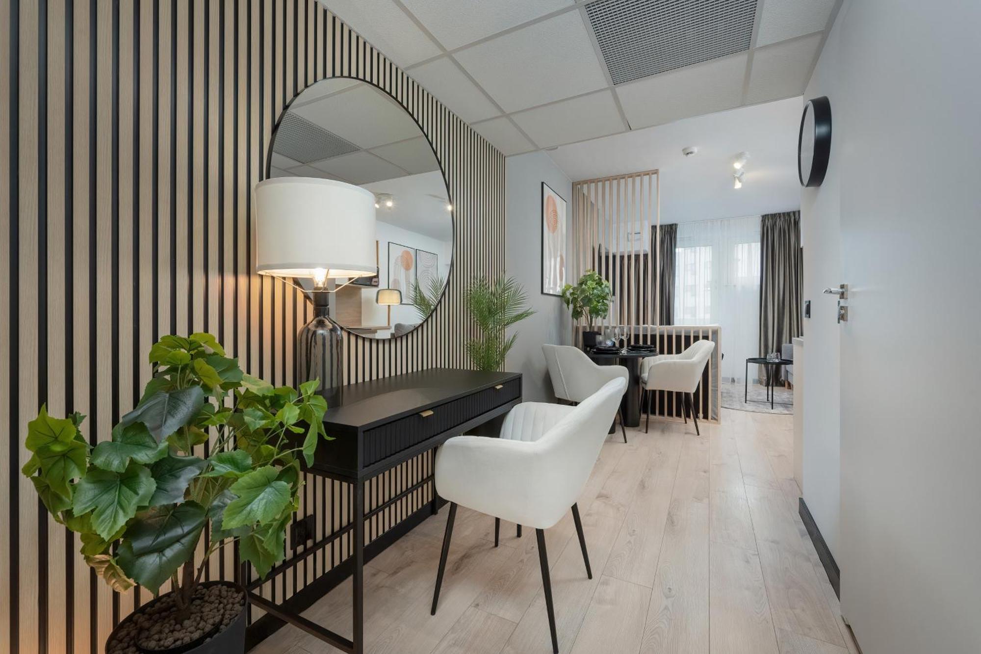 Wroclavia Apartments Dyrekcyjna By Noclegi Renters ヴロツワフ エクステリア 写真